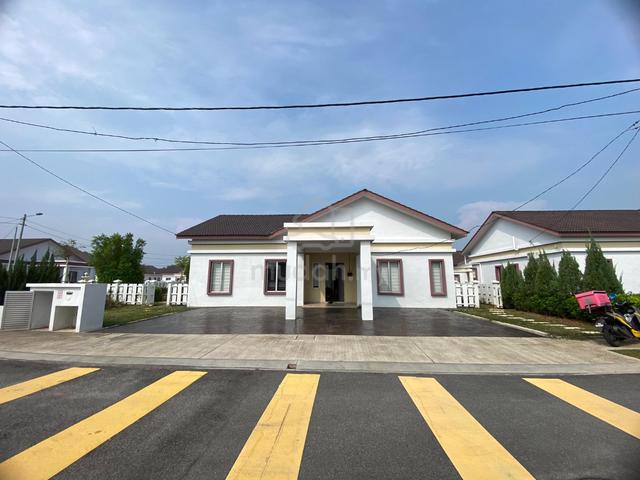 Single Storey Bungalow Gated and Guarded - Permaipura Villa, Bedong. 1