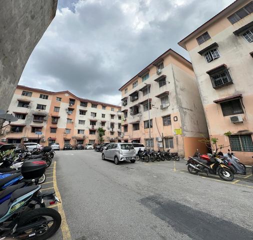 Apartment Idaman 1