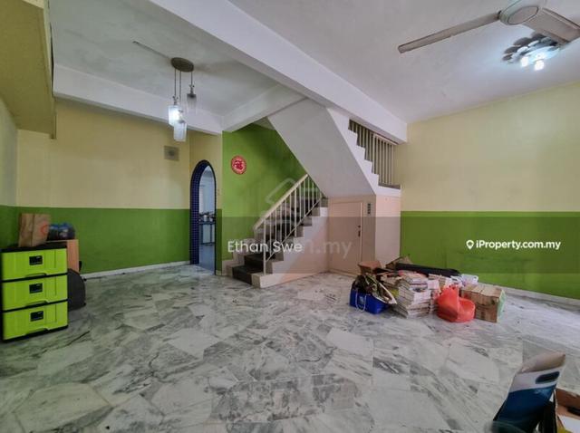 Freehold 2 Storey End Lot PARTIAL FURNISHED Taman Universiti Indah 1