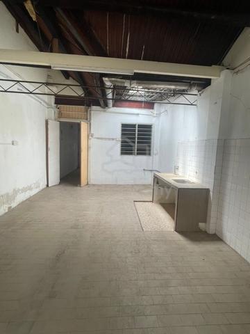 2-Storey House @ Lebuh Peking | Suitable For Warehouse Used 1