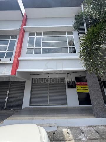 Antara gapi kedai 2 tingkat 1