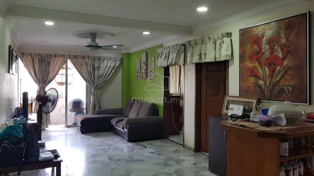 Iris Apartment (Taman Desa) 1