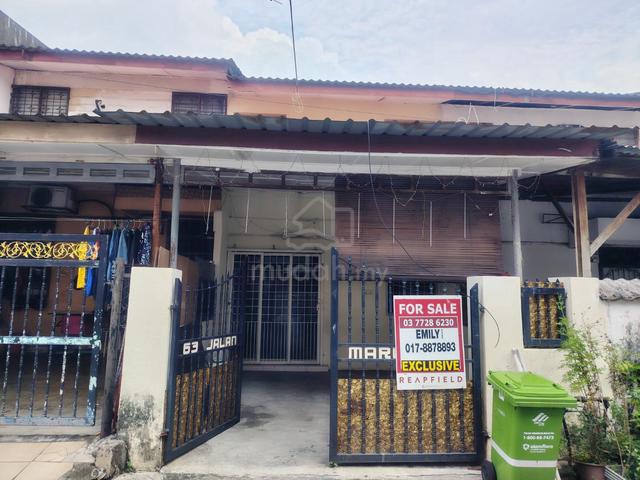 2-story terrace house, renovated and well-maintained, move-in ready 1