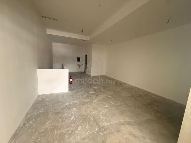 Lakeville residence shoplot for rent 1