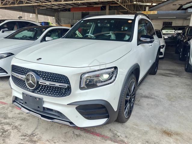 2021 Mercedes Benz GLB250 AMG 4MATIC BLACK EDITION - 3