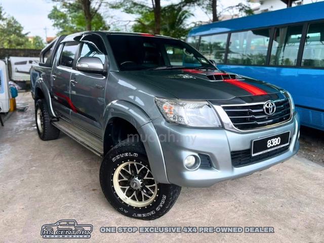 Toyota HILUX 2.5 A) - 1