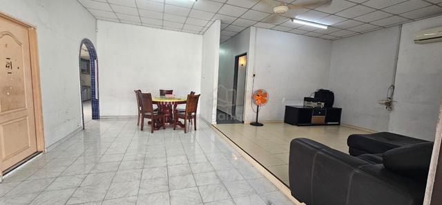 Bungalow 6rooms Pokok Assam Taiping For Rent 1