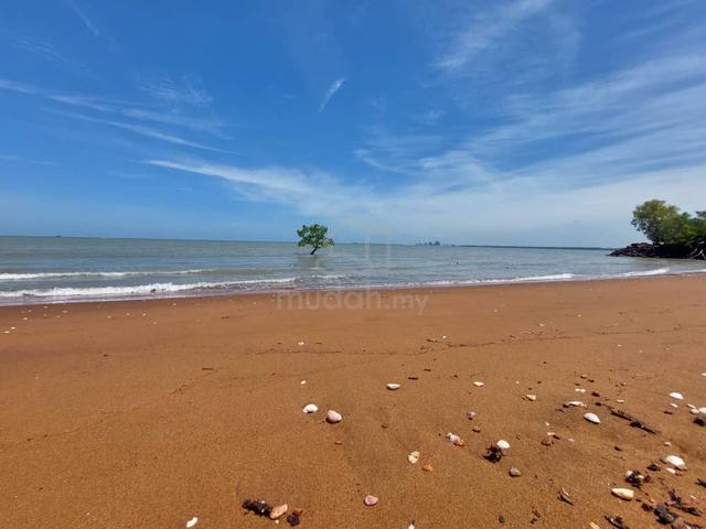 Land for sale with sea frontage abd beside a main road 1