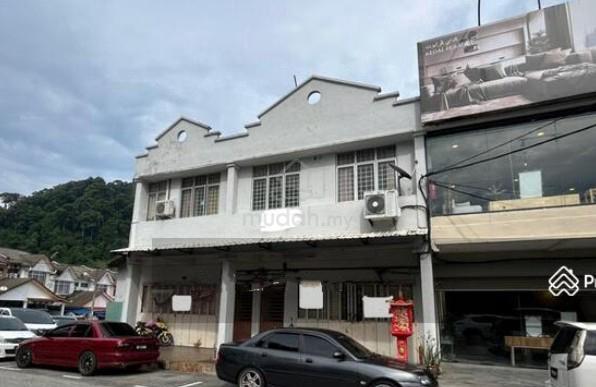 Shop kedai 2 tingkat facing main road Kuantan Town Pahang 1