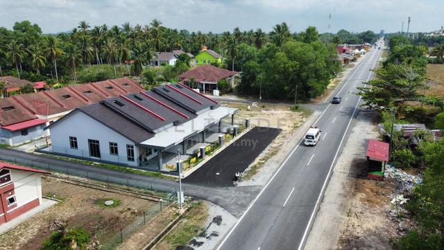 Teres 4 Bilik Tepi Jalan Utama Telong Bachok 1