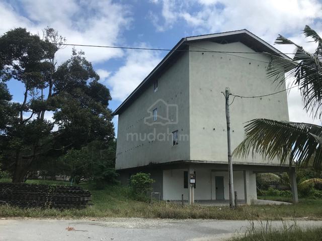 Sungai Gadut agricultural land with 4 storey existing building 1