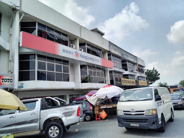 Ground Floor Shop on Busy Road 1