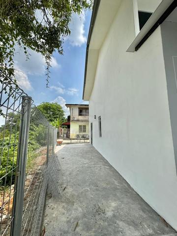 Dsth End Lot land Fully Renovated Jalan Geharu Taman Rinting Masai Jhr 1