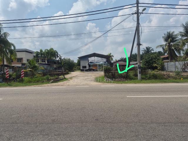 Tongkang Pecah main road 13,000 sq ft 1