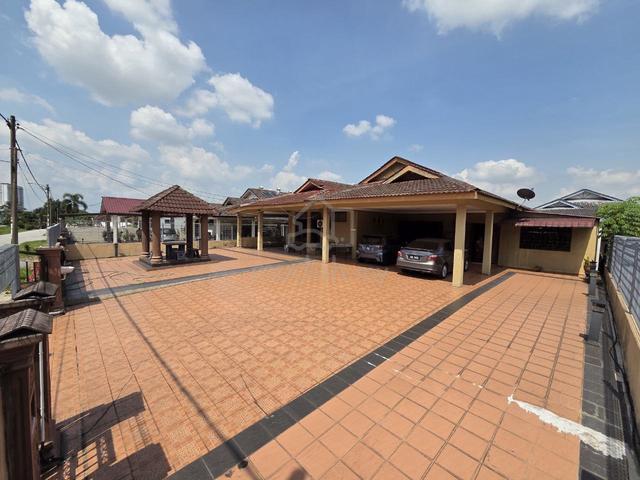 FACING OPEN Bungalow Bandar Rinching Single Storey, Semenyih 1