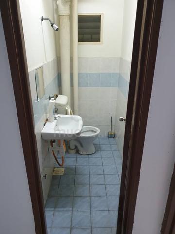 Sharing Room Male at Seri Kembangan UPM AEON GIANT Putrajaya Serdang 5
