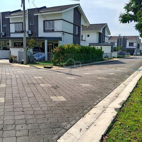 CORNER LOT PALING MURAH! 2 Storey Irama perdana, Bandar Puncak Alam 1