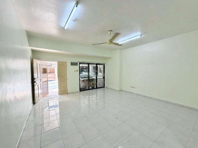 3 Storey Terrace House Original Empty Unit For Rent Bayan Lepas 1