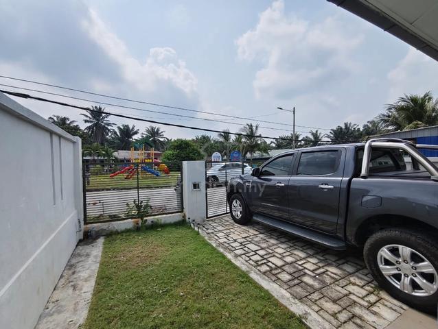 (Facing Playground) Taman Selaseh Lukut 1