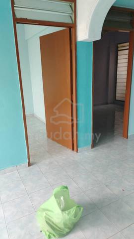 Desa Mentari Flat (Block 8) 1
