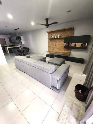 Lovely terrace house for sale at Denai Alam, City of Elmina 1