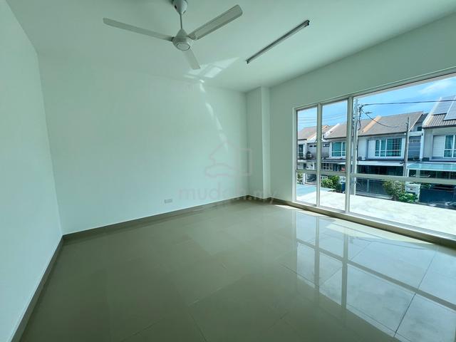 Repainted Bandar Saujana Putra 2sty Terrace house for Sale 1