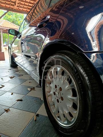 2003 Mercedes Benz E240 2.4 ELEGANCE (A) - 4