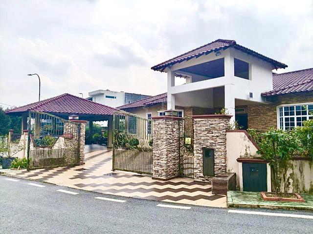 BANGLO CANTIK TANAH LUAS 1.5 Storey Jalan Pekaka Kota Damansara 1