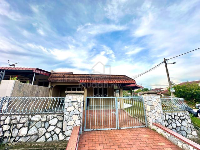 Freehold Bumi Lot , Extended Kitchen , Corner Lot 1
