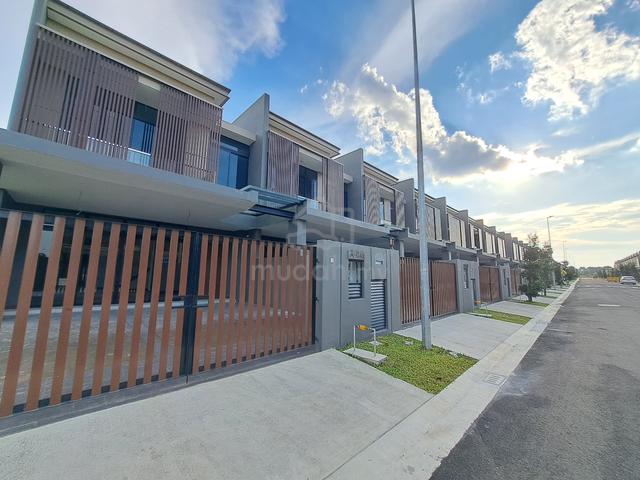 Aurora Sentral Villa @ Iskandar Puteri @ Double Storey Superlink House 1