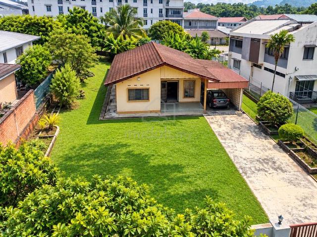 Kampung Melayu Majidee Single Storey Bungalow for Sale/Large garden 1