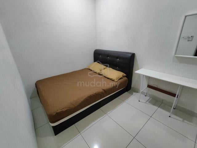 [Female] 3 Towers, next to Gleneagles, Great Eastern Mall, LRT Jelatek 1