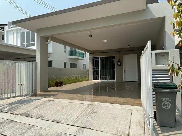 Under value Double storey end lot In sendayan with extra land for sale 1