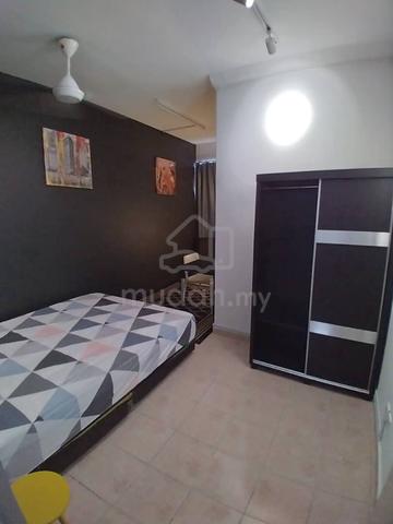 Female Mid Room @ Puncak Seri Kelana Condo, walk to Aegis, Citta Mall 1