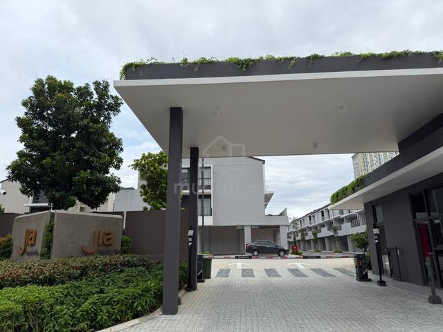Jia Hayat Villa Bukit Serdang, Bukit Jalil South - 3 Storey Freehold 1