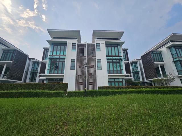 POOL END LOT Lake View Semi Detach with Pool Presint 8 Putrajaya 1