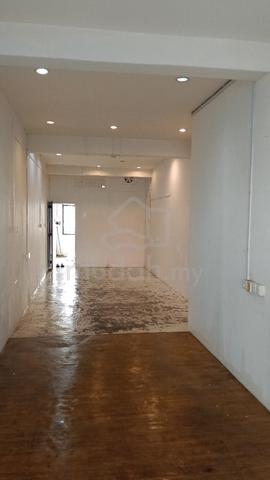 Taman University Renovated half shop for rent 1