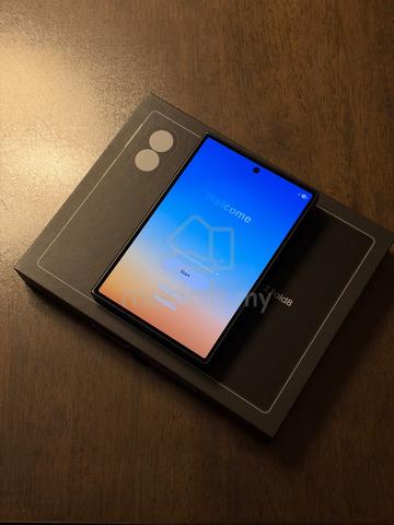 Samsung Galaxy Fold 8 12/256GB black like new - photo 3 of 6