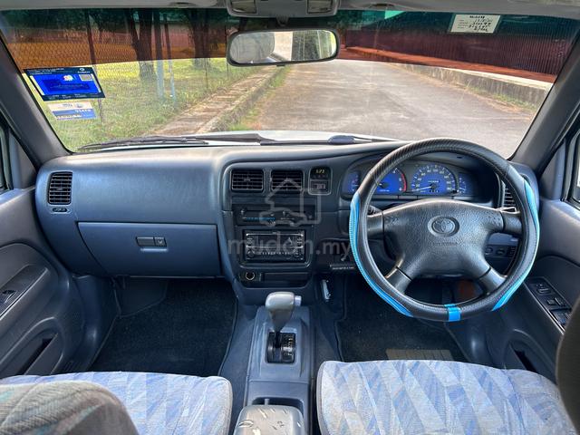 Toyota HILUX 2.5 SR TURBO DIESEL (A) FACELIFT - 2