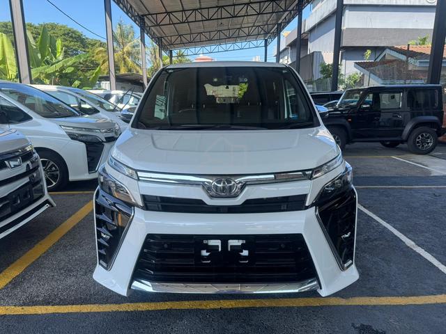 2021 Toyota VOXY 2.0 ZS KIRAMEKI III (A) - 2