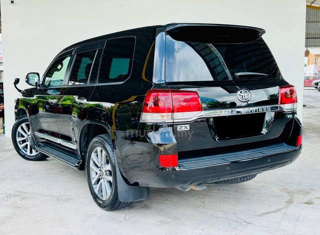 Toyota LandCruiser 4.6ZX URJ202 Facelift High Spec - 2