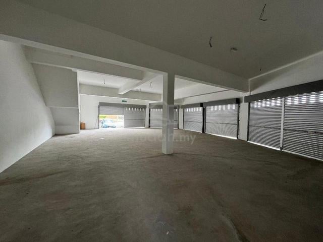 Ulu Tiram Bandar cemerlang new shoplot Ground floor for Rent 1