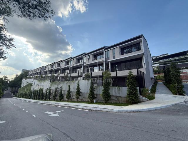 19 trees melelawati |3 story terrace|3 carpark|6bedroom|easy access 1
