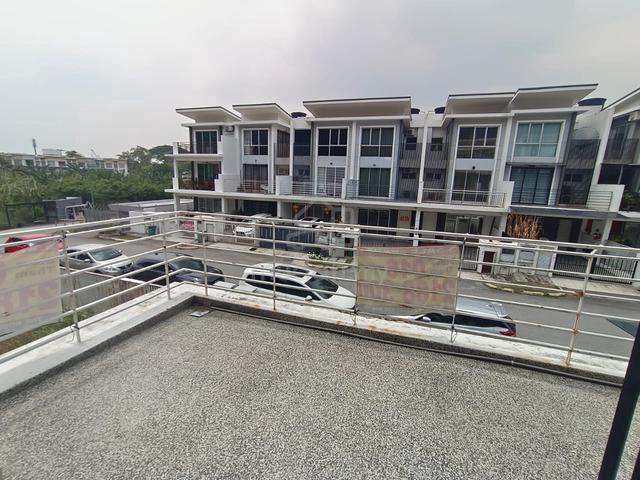 Corner unit 3 storey Teres House 1