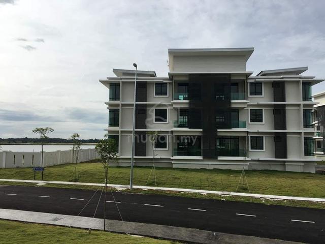 Room to let at Meadow Park
(Ladies only) 1