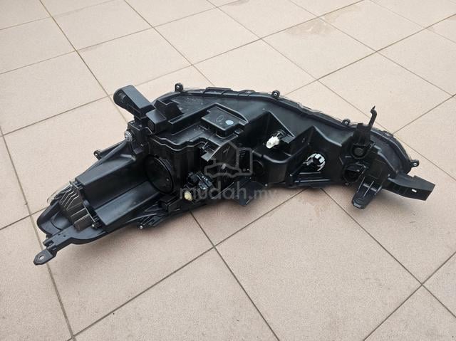 Toyota Corolla Cross Hybrid 2023/24 Headlamp Grill - photo 4 of 6