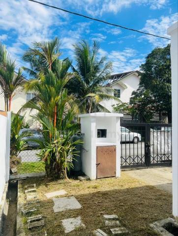 Room for Female | Bandar Kinrara 2 | Walk to LRT | WiFi Included 1