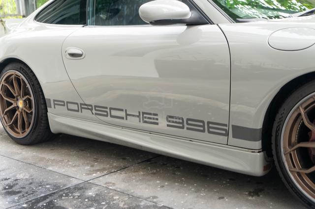 Porsche 911 Carrera 996 - 4