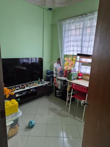 Flat Taman Molek 1