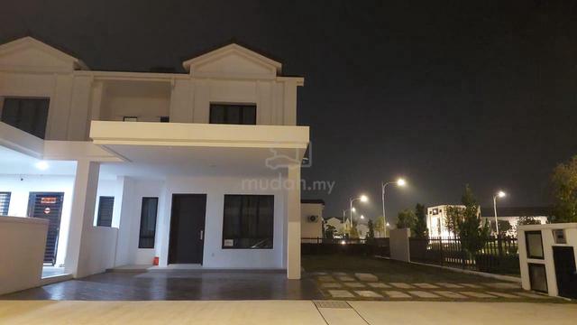 double story corner house for rent 1